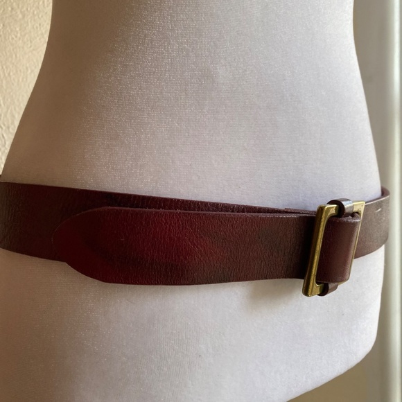 Vintage Gap leather belt in deep red with brass buckle Size Small - Picture 3 of 10